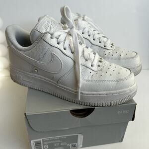 Nike Air Force 1 Low '07 SE in Pearl White